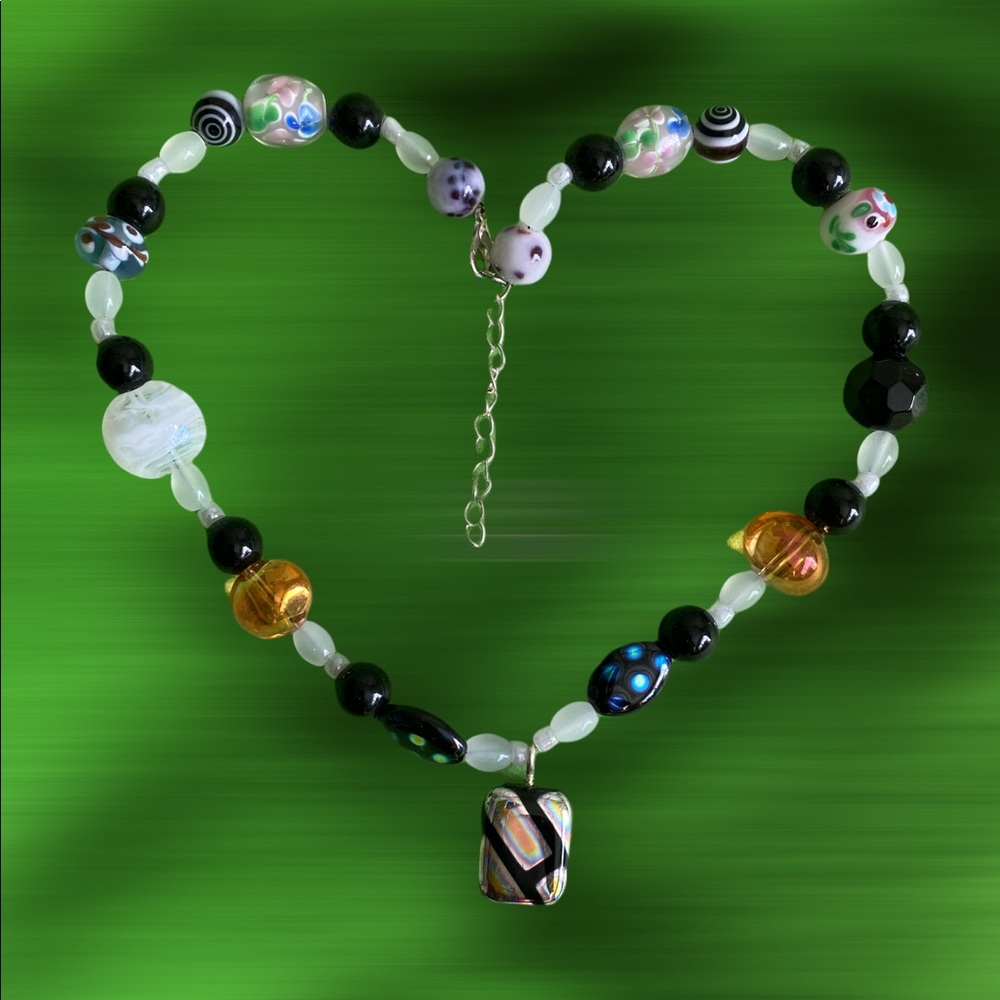 beautiful beaded necklace!!! B